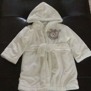 Baby robe nwot